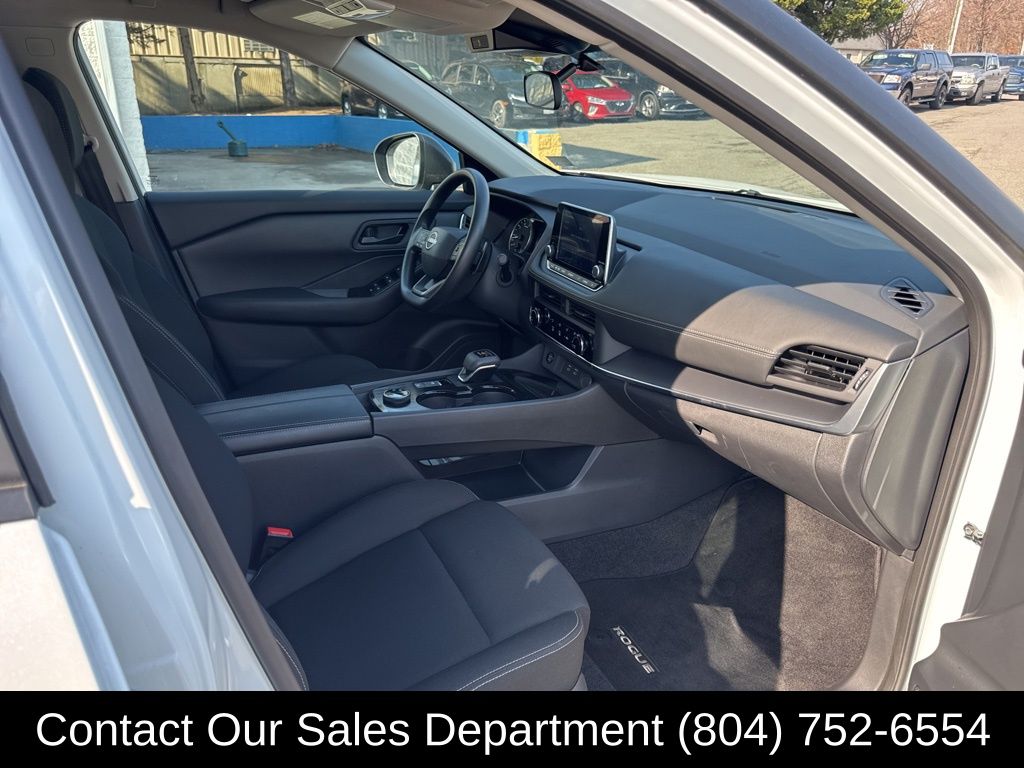 2025 Nissan Rogue S - Photo 16