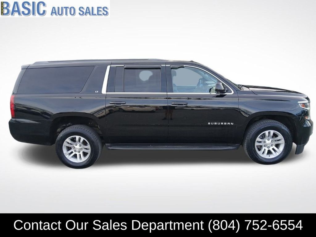 2018 Chevrolet Suburban LT's photo