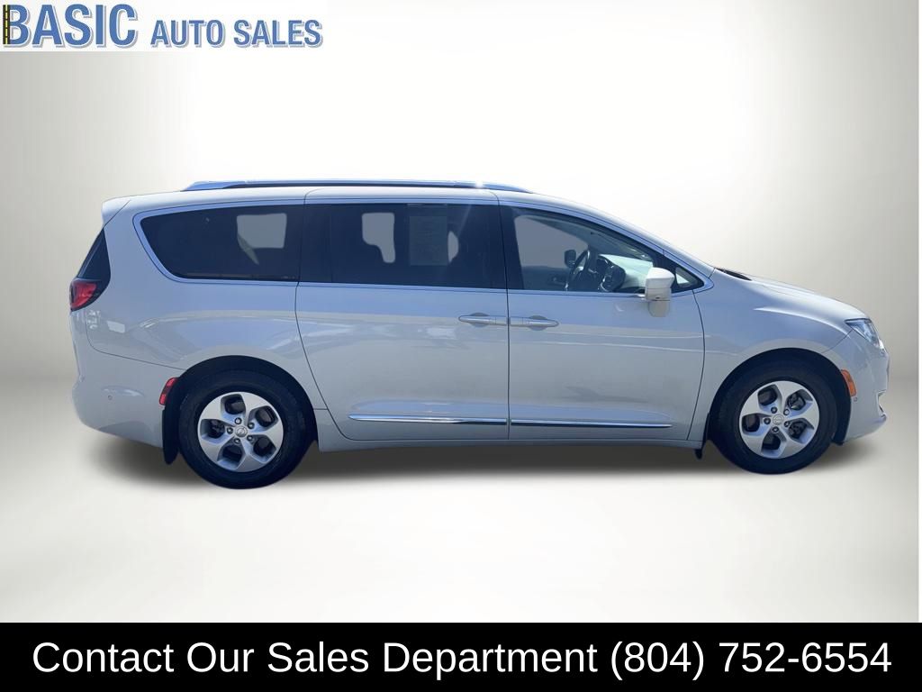 2017 Chrysler Pacifica Touring-L Plus's photo