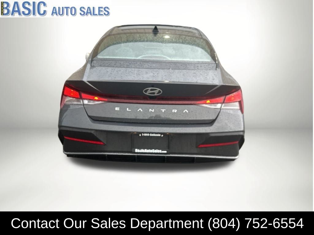 2025 Hyundai Elantra SE - Photo 5