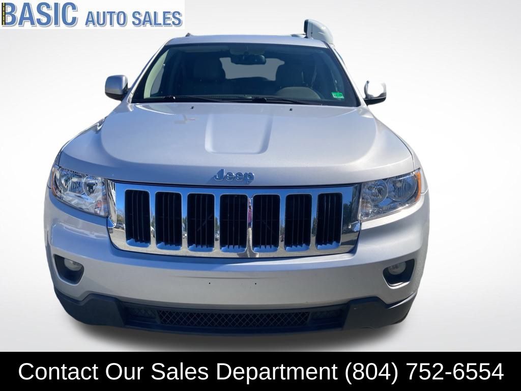 2011 Jeep Grand Cherokee Laredo photo 2