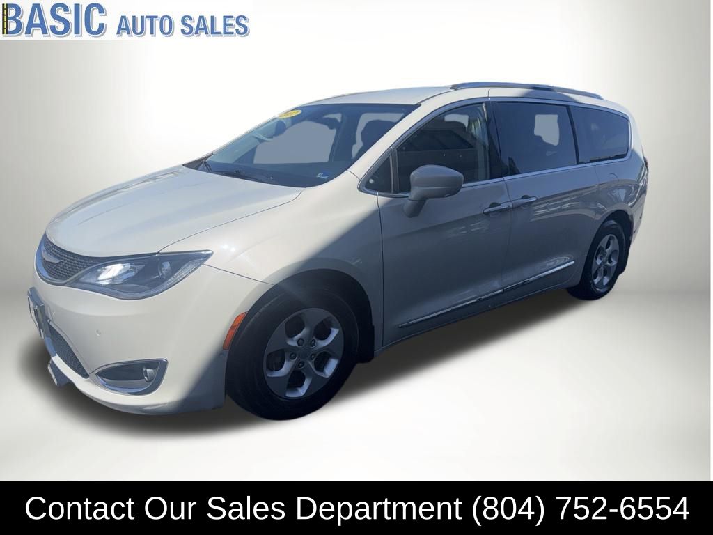 2017 Chrysler Pacifica Touring-L Plus's photo