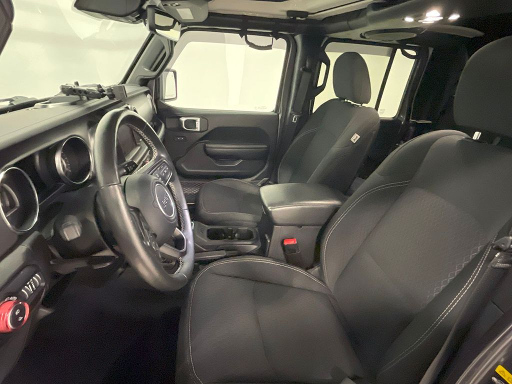 2021 Jeep Gladiator Sport photo 2
