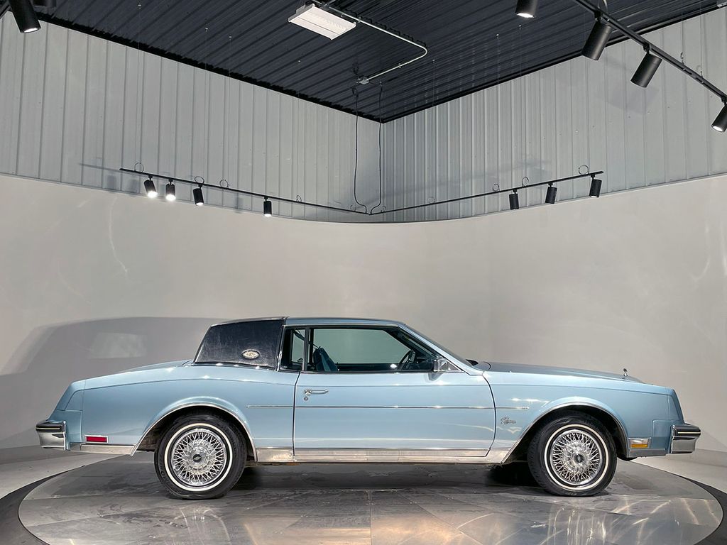 1985 Buick Riviera photo 4