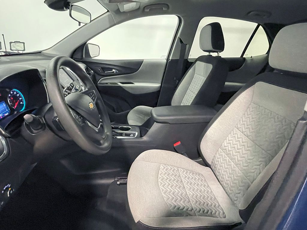 2024 Chevrolet Equinox LS photo 2