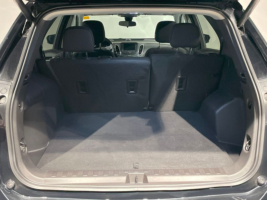 2024 Chevrolet Equinox LT photo 2