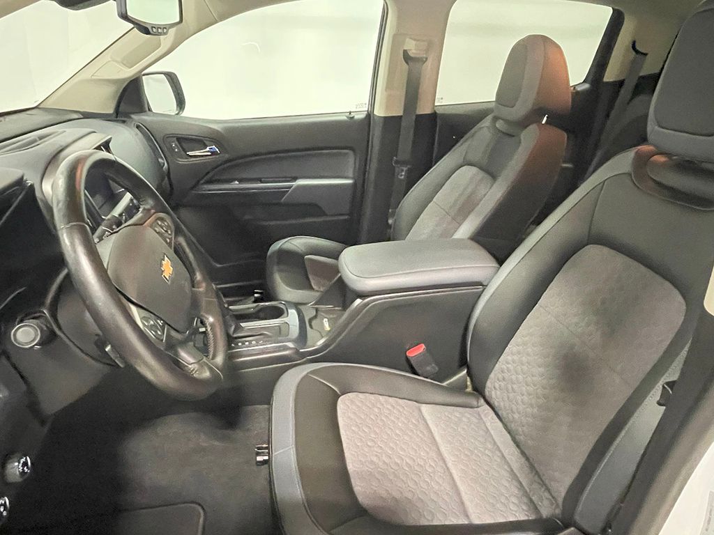 2020 Chevrolet Colorado Z71 photo 2