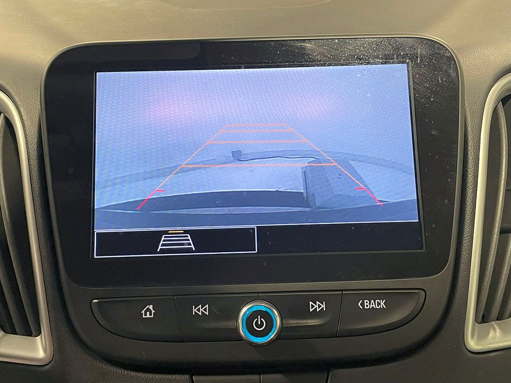 2022 Chevrolet Malibu LS photo 2