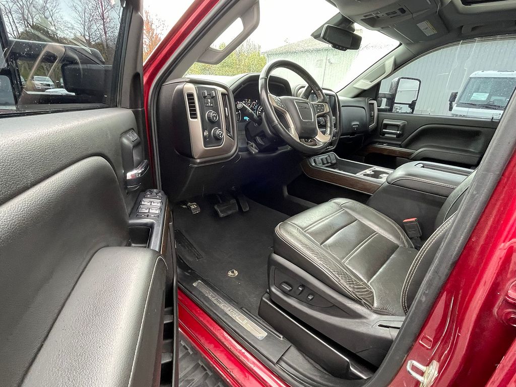 2019 Gmc Sierra 2500 HD Denali photo 2