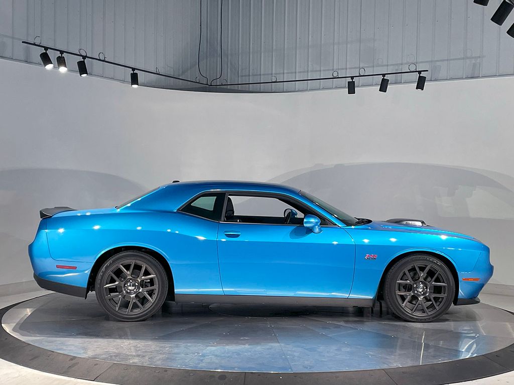 2016 Dodge Challenger SXT Plus photo 4