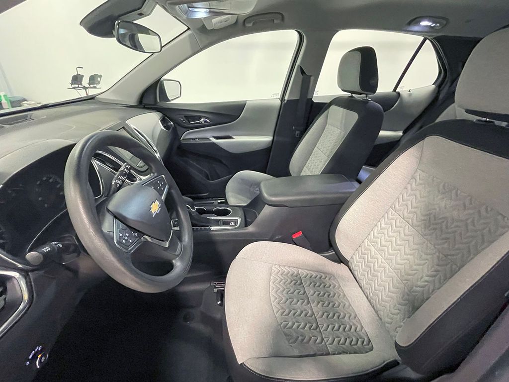 2024 Chevrolet Equinox LS photo 2
