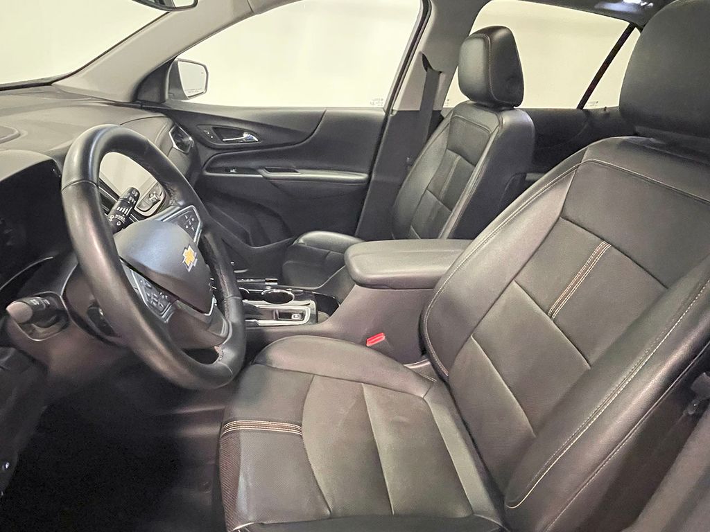 2023 Chevrolet Equinox Premier photo 2