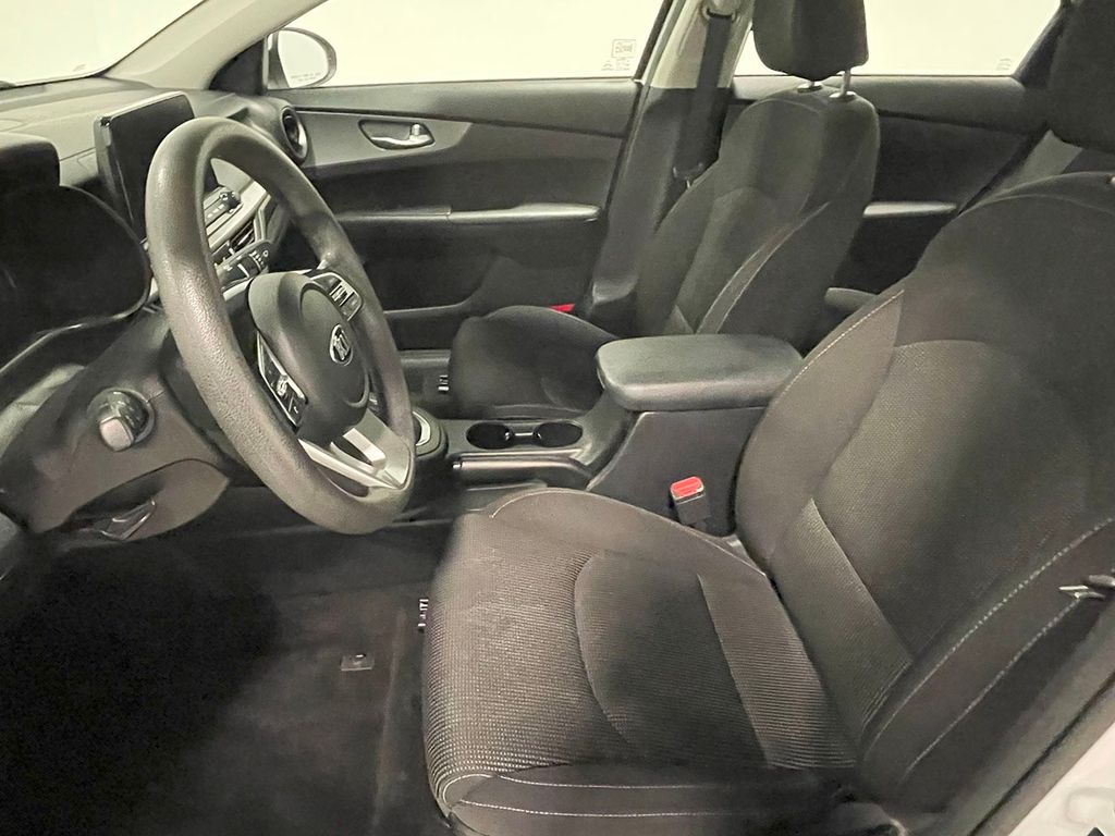 2019 Kia Forte LXS photo 2