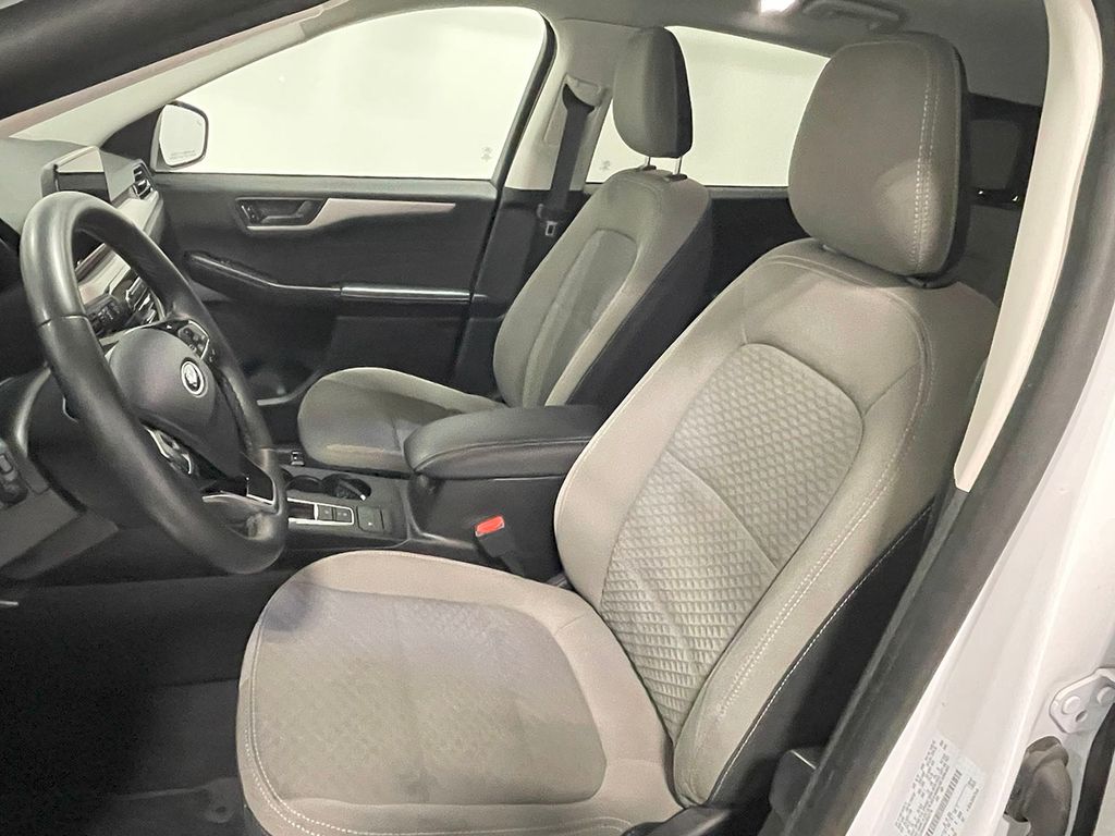 2022 Ford Escape SE photo 2