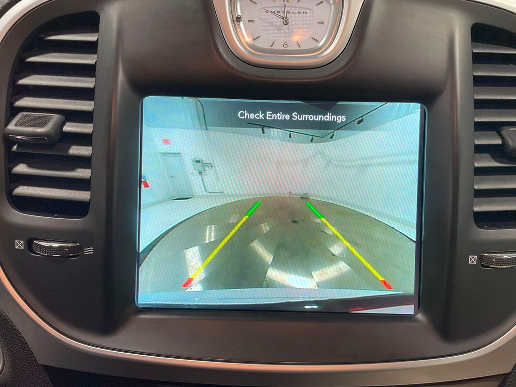 2023 Chrysler 300 Touring L photo 3