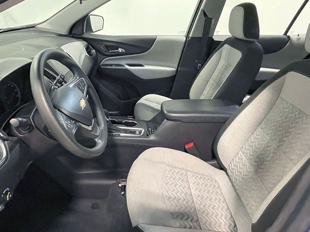 2024 Chevrolet Equinox LS photo 2