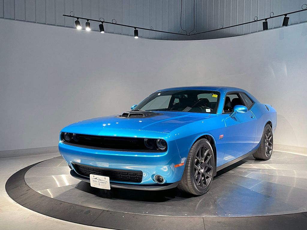 2016 Dodge Challenger SXT Plus photo 2
