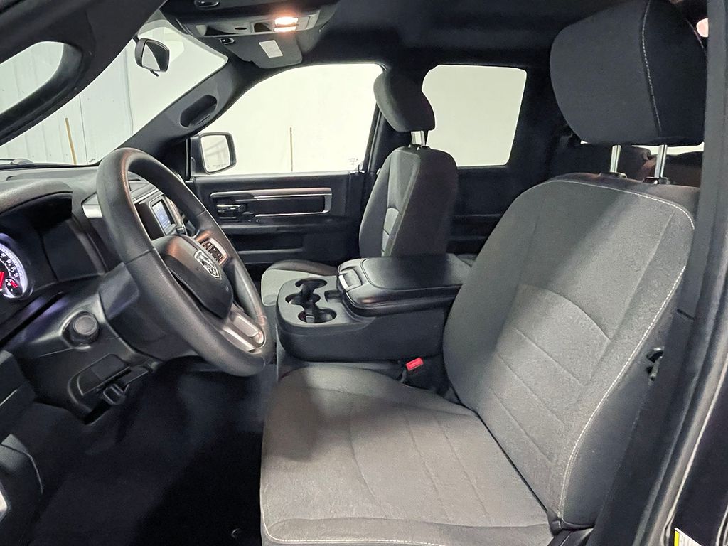 2022 Ram 1500 Classic Warlock photo 2