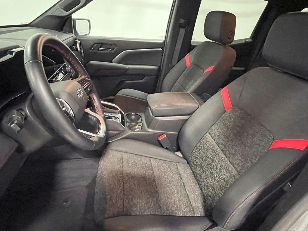 2023 Chevrolet Colorado Z71 photo 2