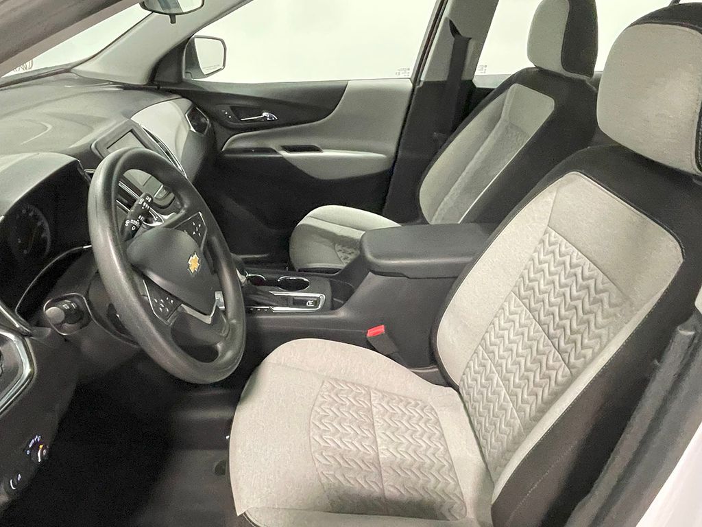 2024 Chevrolet Equinox LS photo 2