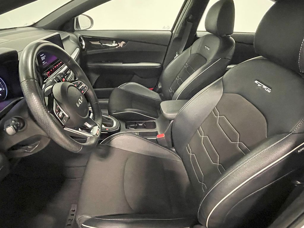 2023 Kia Forte GT-Line photo 2
