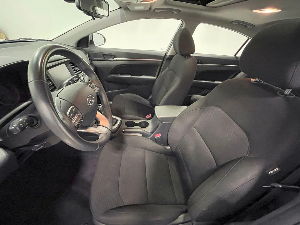 2020 Hyundai Elantra Value Edition photo 2