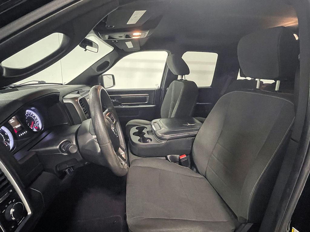 2021 Ram 1500 Classic Warlock photo 2