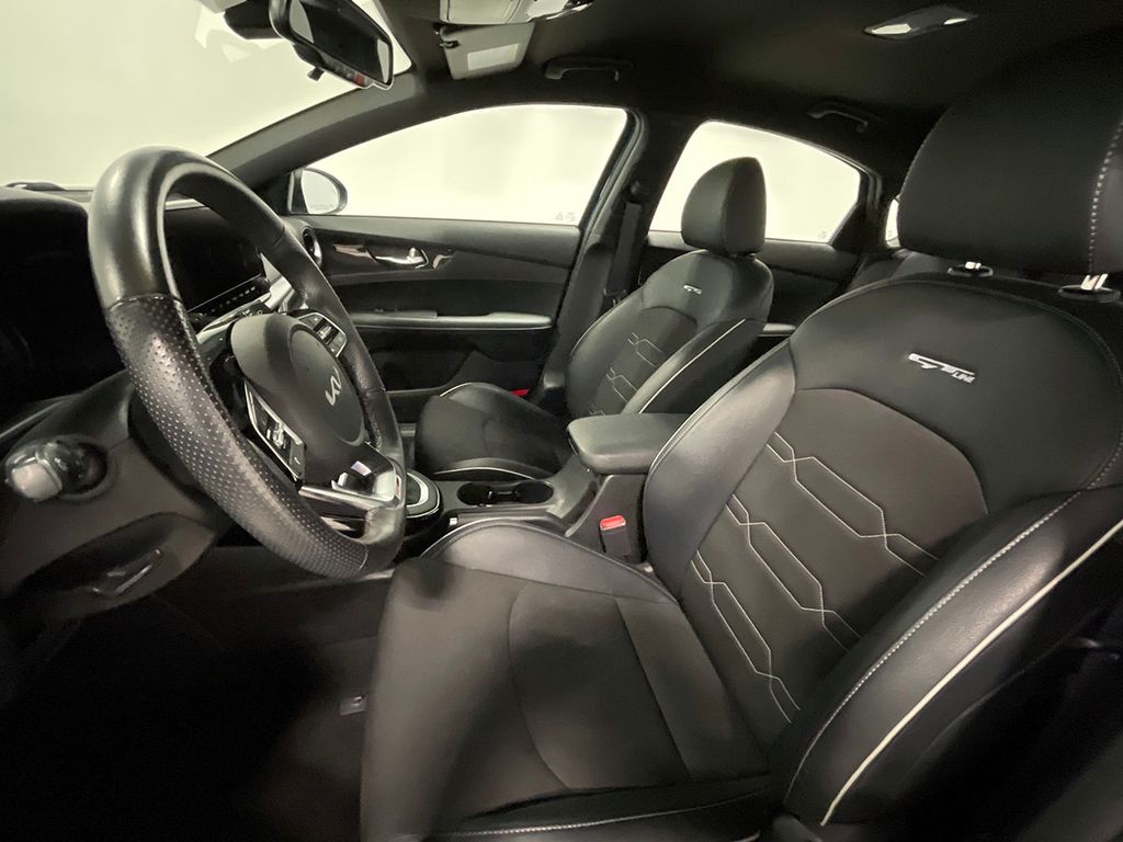 2023 Kia Forte GT-Line photo 3