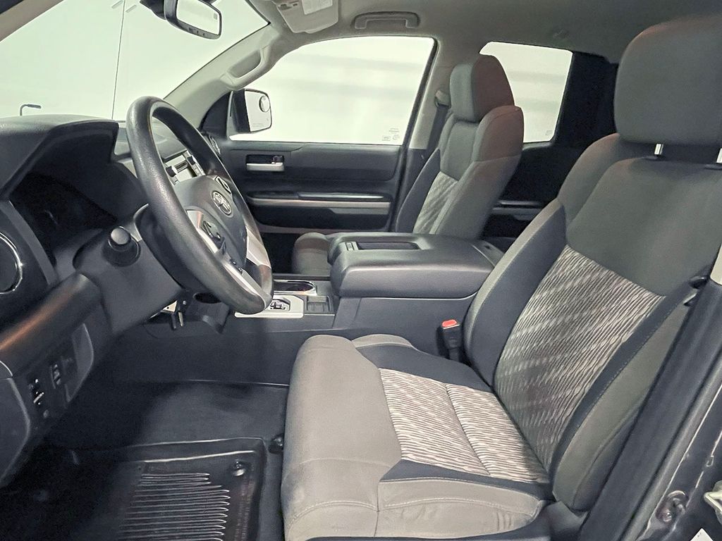 2018 Toyota Tundra SR5 photo 2