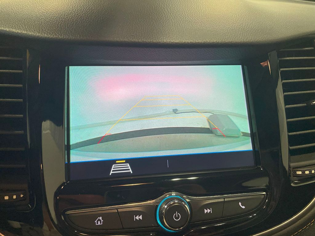 2022 Chevrolet Trax LS photo 3