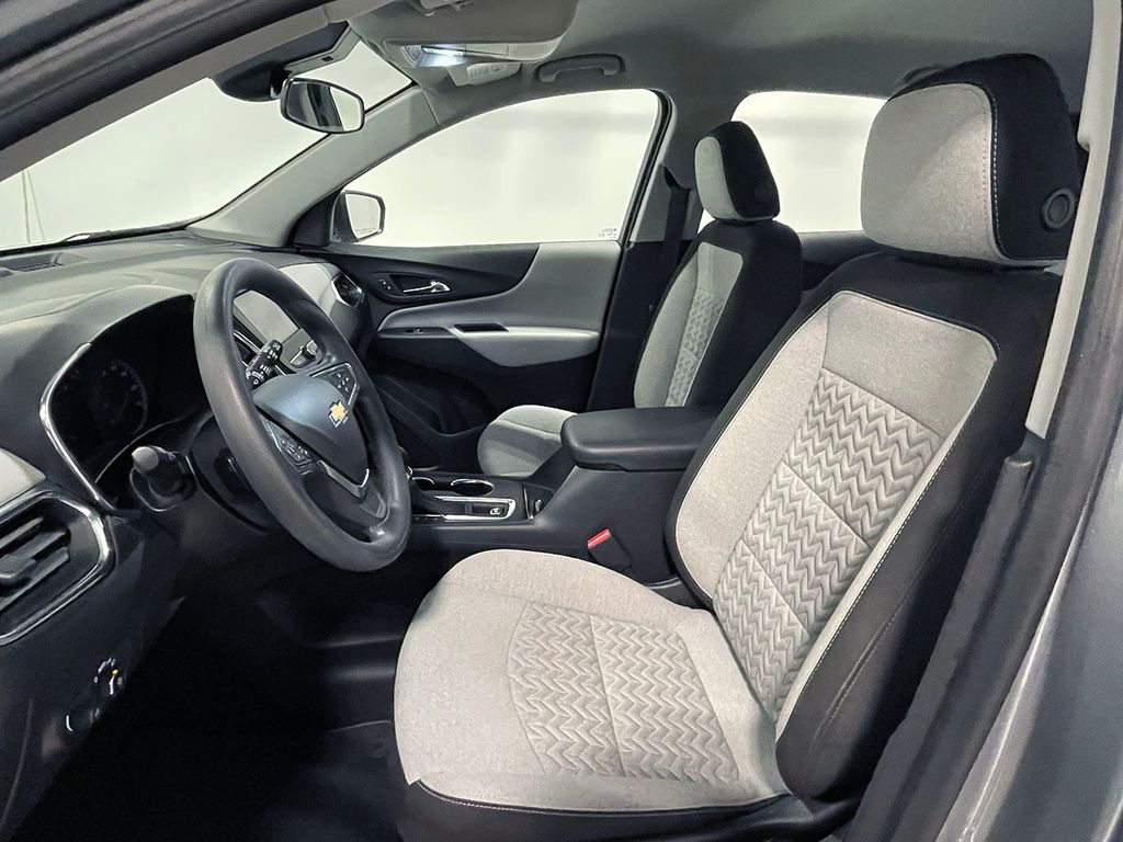 2024 Chevrolet Equinox LS photo 2