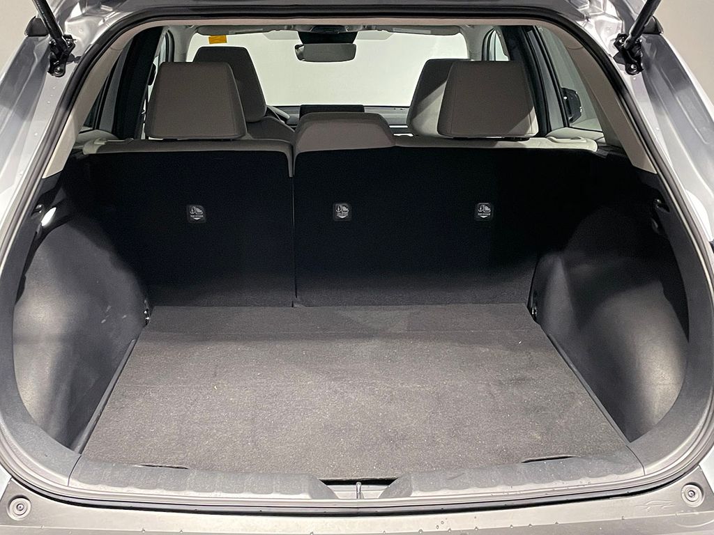 2025 Toyota Corolla Cross LE photo 2