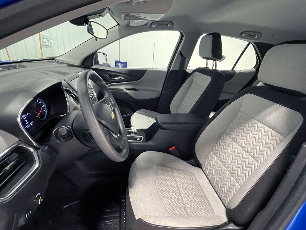 2024 Chevrolet Equinox LS photo 2
