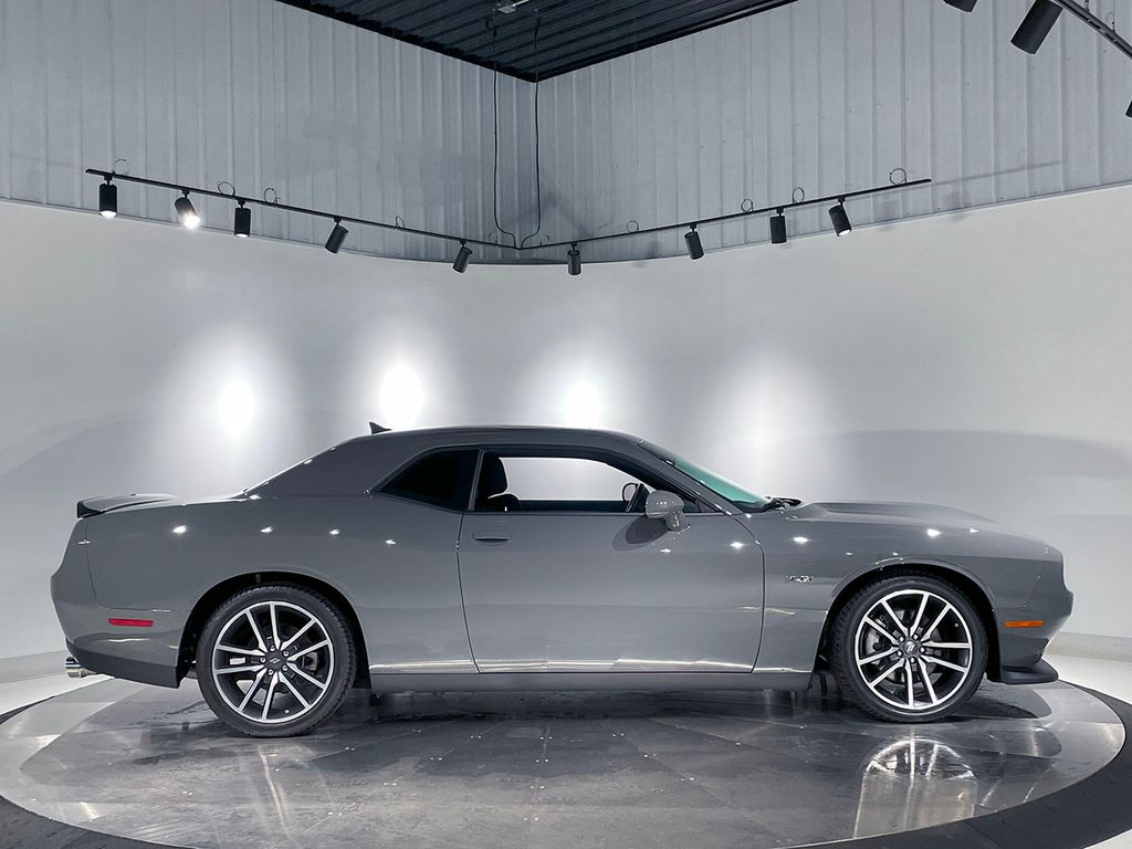 2023 Dodge Challenger R/T photo 4