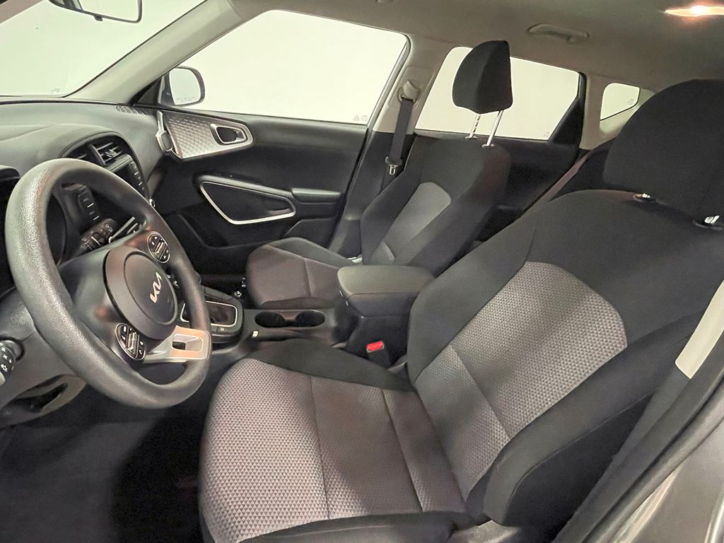 2023 Kia Soul LX photo 2