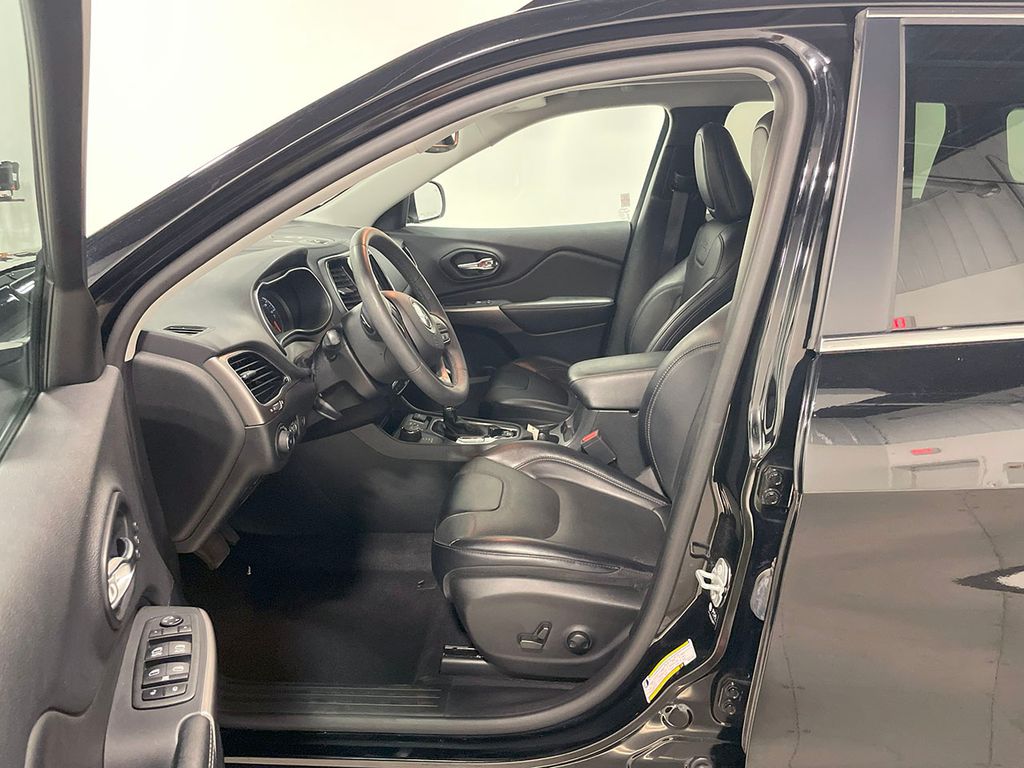 2022 Jeep Cherokee Limited photo 2