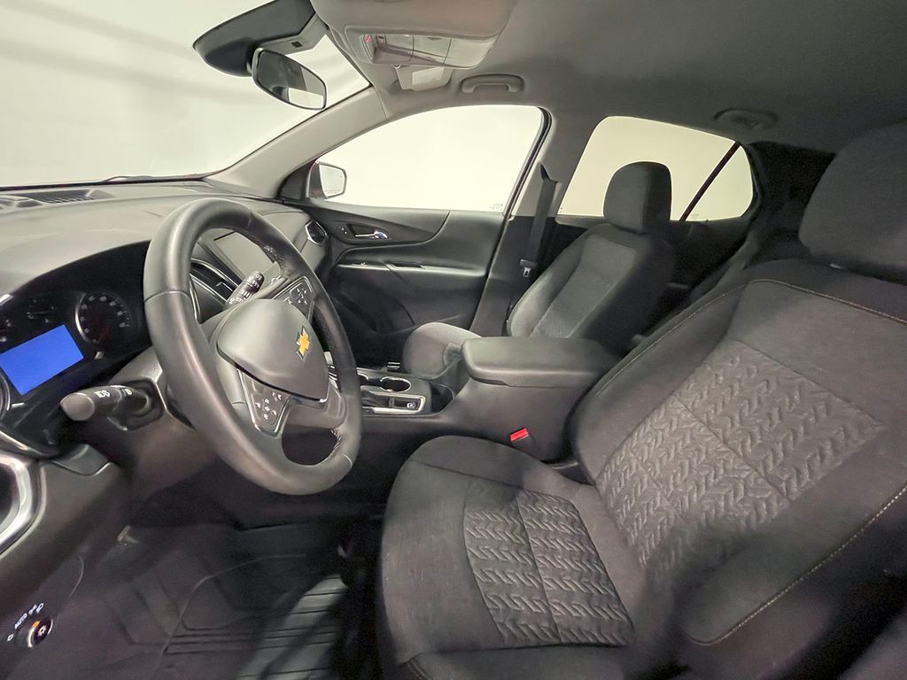 2023 Chevrolet Equinox LT photo 2
