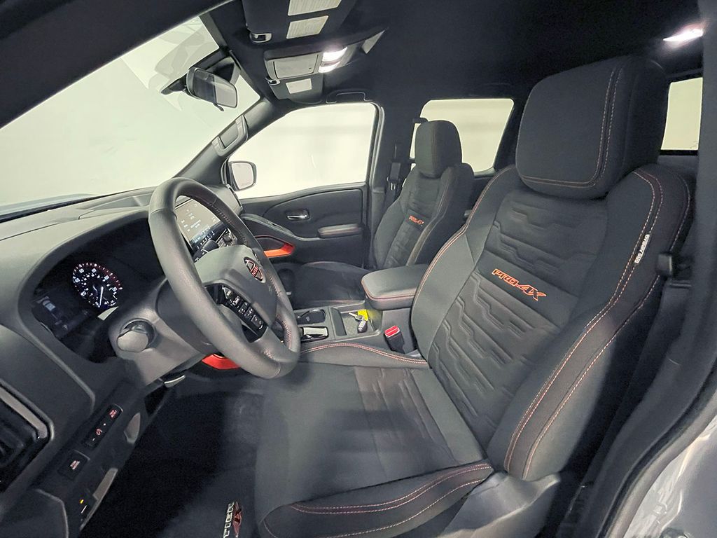 2025 Nissan Frontier PRO-4X photo 2
