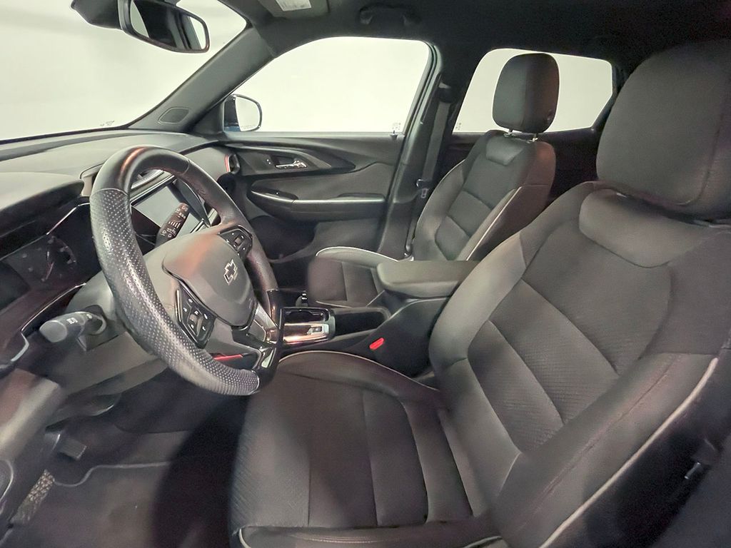 2023 Chevrolet Trailblazer RS photo 2