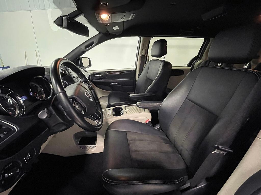 Used 2020 Dodge Grand Caravan SXT Minivan/Van