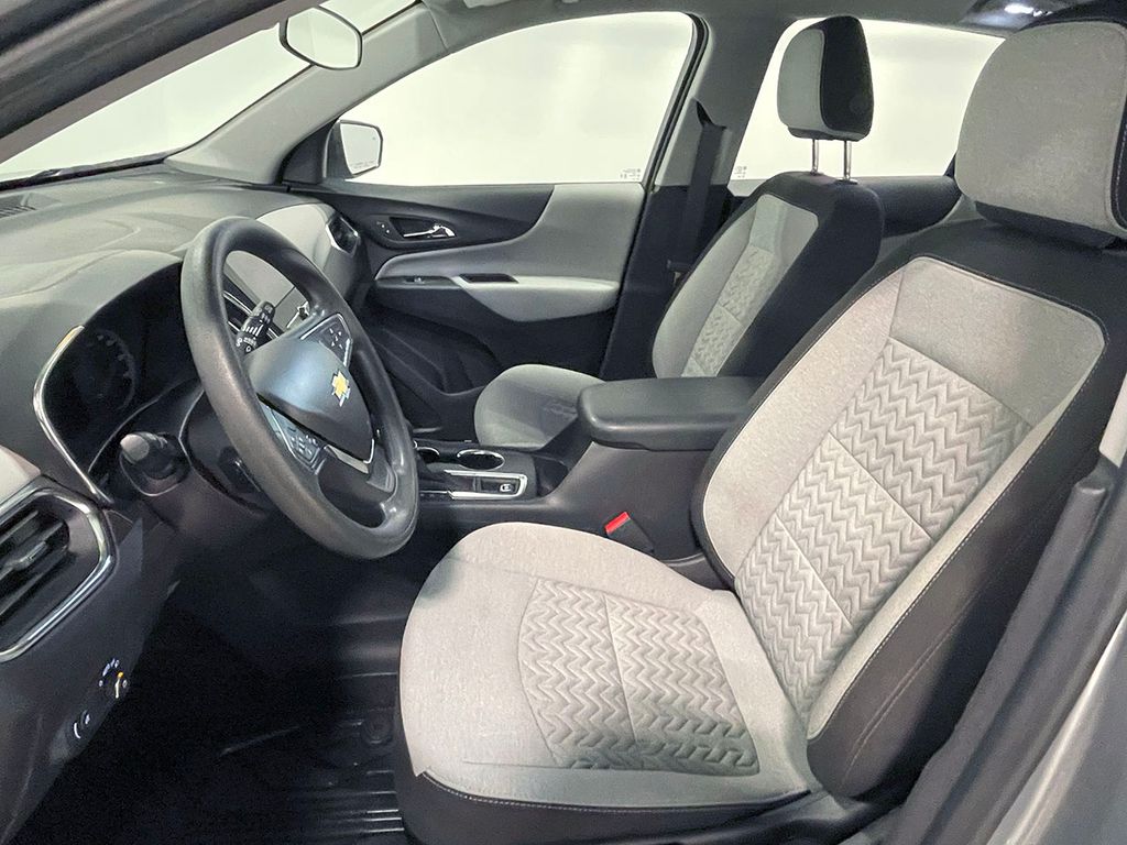 2024 Chevrolet Equinox LS photo 2