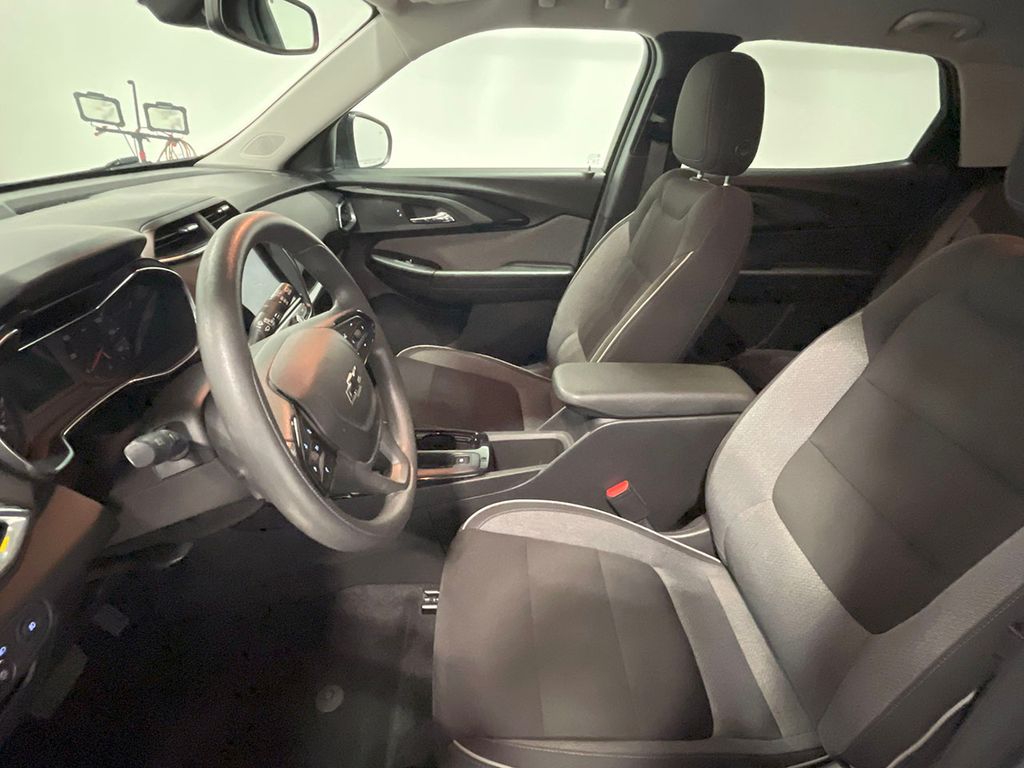 2022 Chevrolet Trailblazer LT photo 2