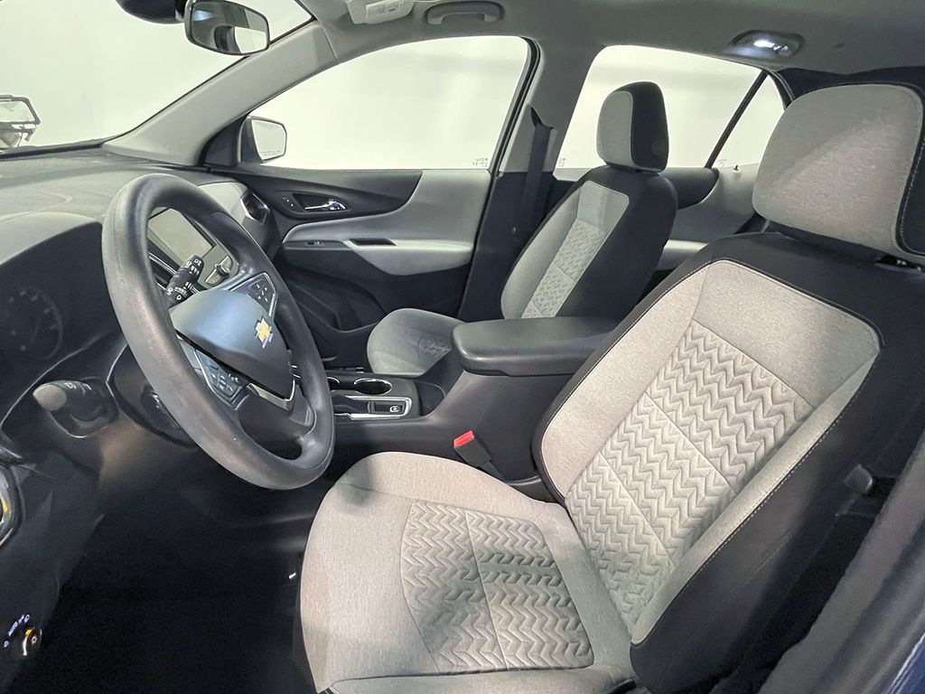2024 Chevrolet Equinox LS photo 2