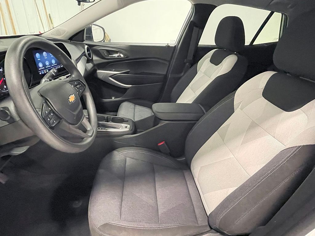 2024 Chevrolet Trax LS photo 2