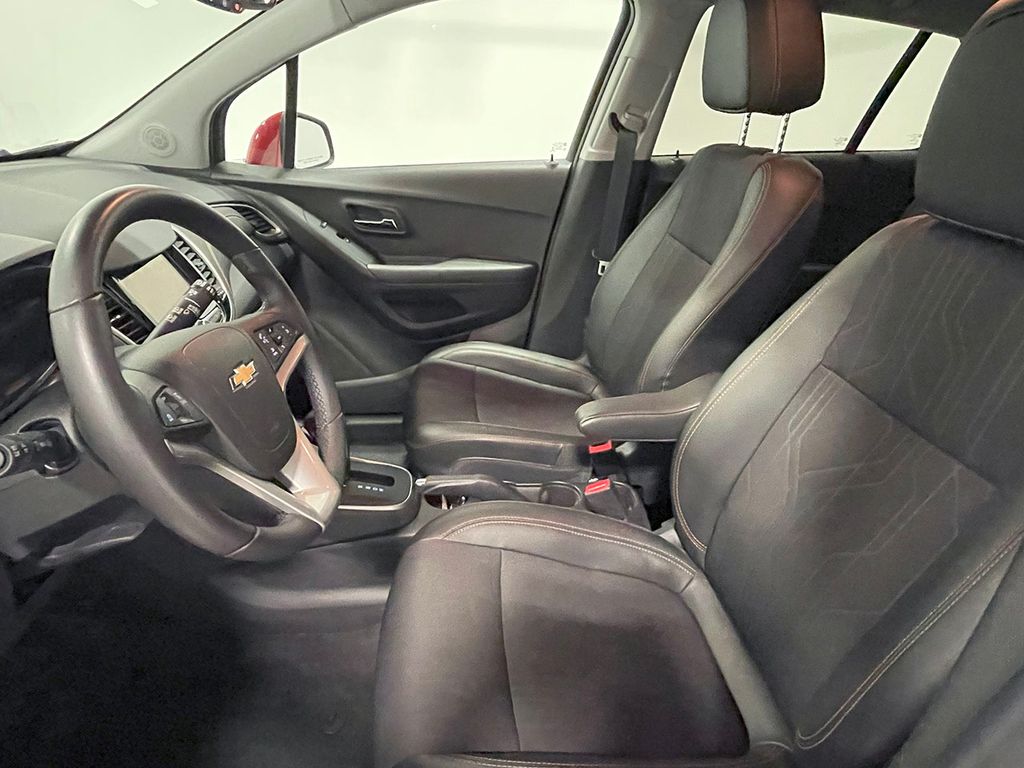 2018 Chevrolet Trax LT photo 2