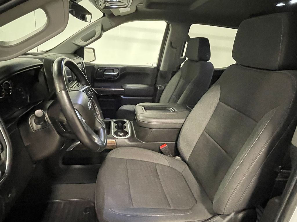 2022 Chevrolet Silverado 1500 RST photo 2