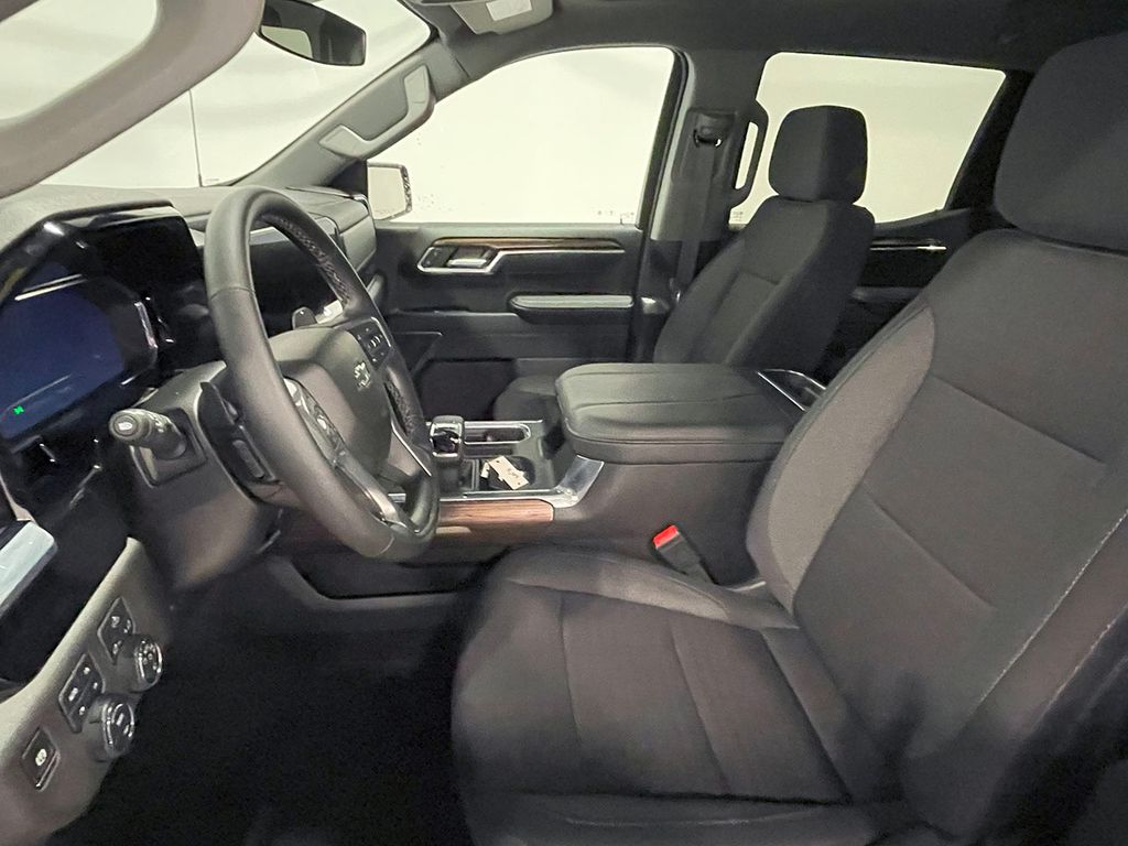2024 Chevrolet Silverado 1500 RST photo 2
