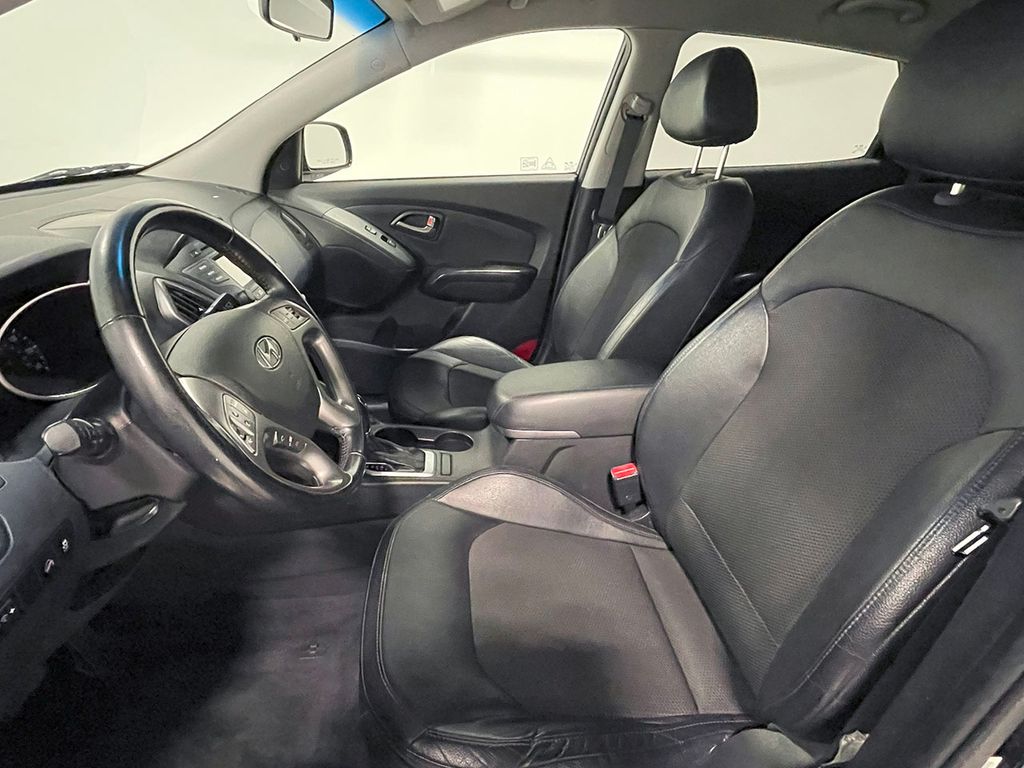 2015 Hyundai Tucson SE photo 2