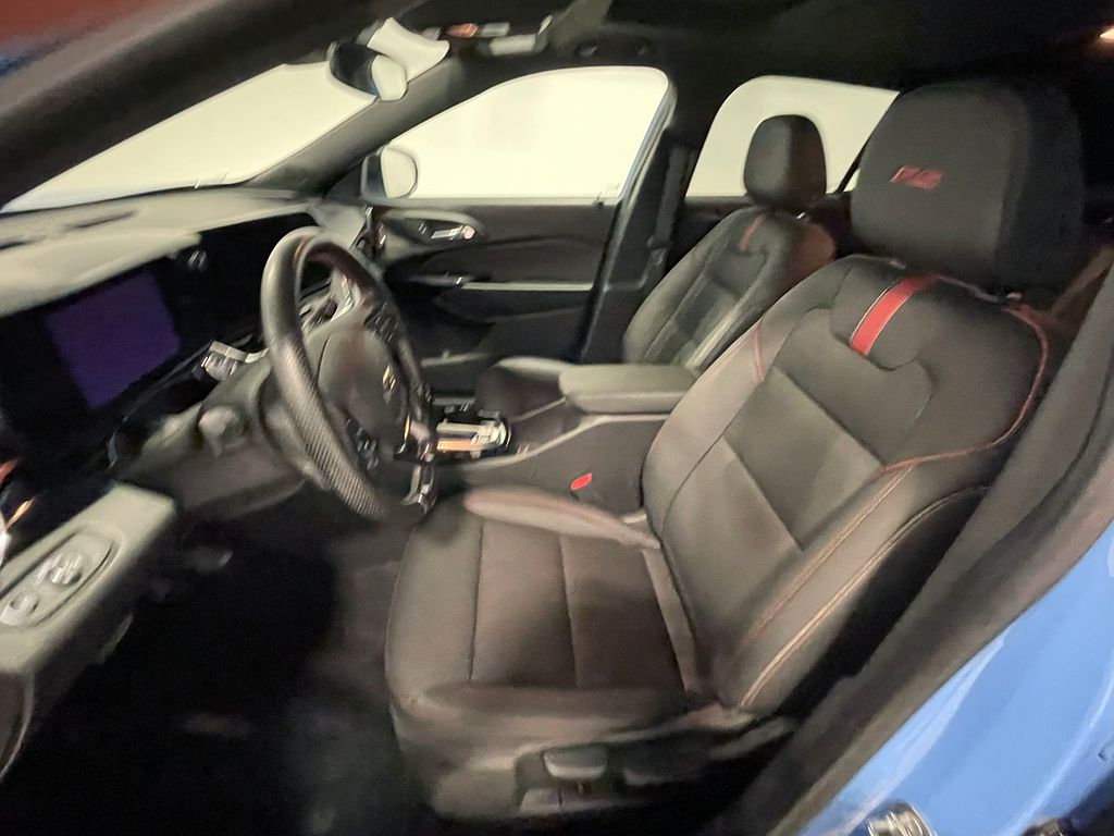 2024 Chevrolet Trax photo 2