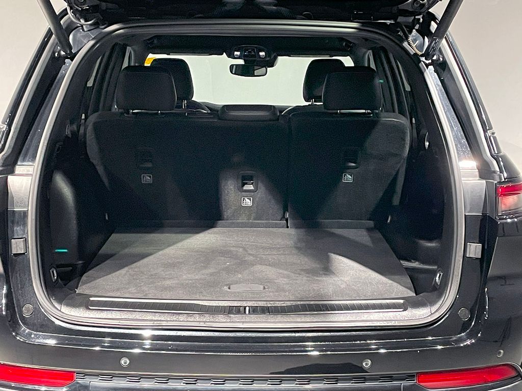 2023 Jeep Grand Cherokee Altitude photo 3